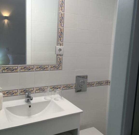 اتاق لوکس سه تخته, Enjoy Viana Guest House