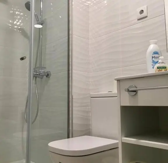اتاق استاندارد سه نفره, Enjoy Viana Guest House