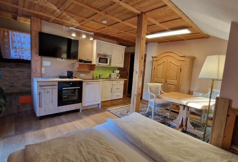 带1个卧室的带阳台的公寓, Haslaustube