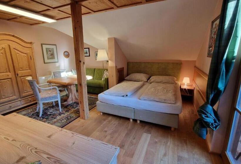 带1个卧室的带阳台的公寓, Haslaustube