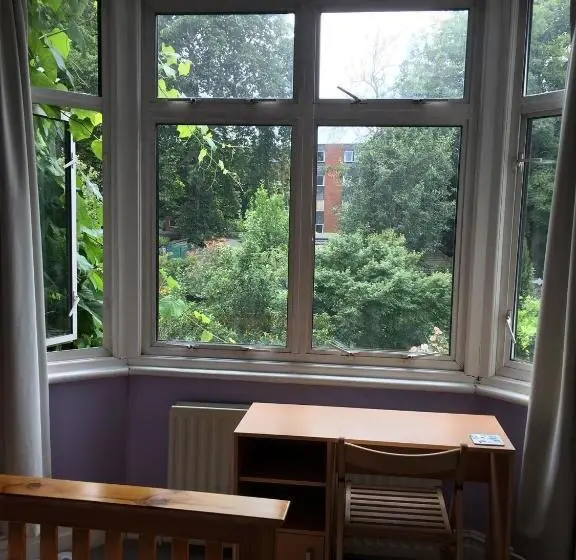 スタンダードルーム, 38 Whitehall Road