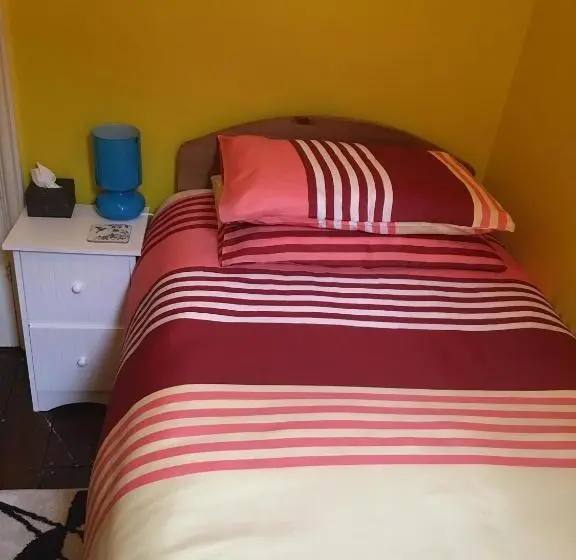 エコノミーシングルルーム, 38 Whitehall Road