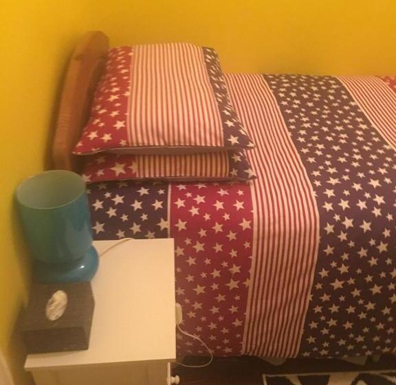 이코노미 싱글 룸, 38 Whitehall Road