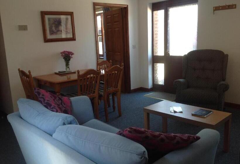 דירת חדר נוף לים, Stable Cottages