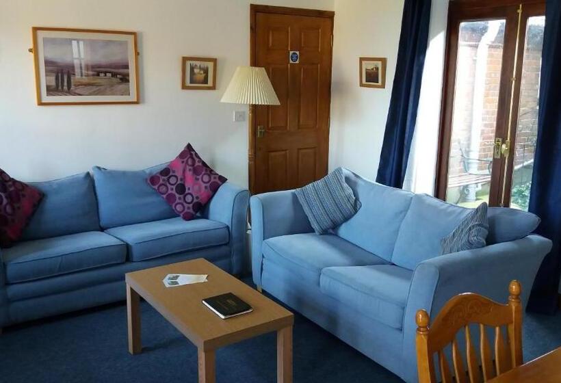 דירת חדר נוף לים, Stable Cottages