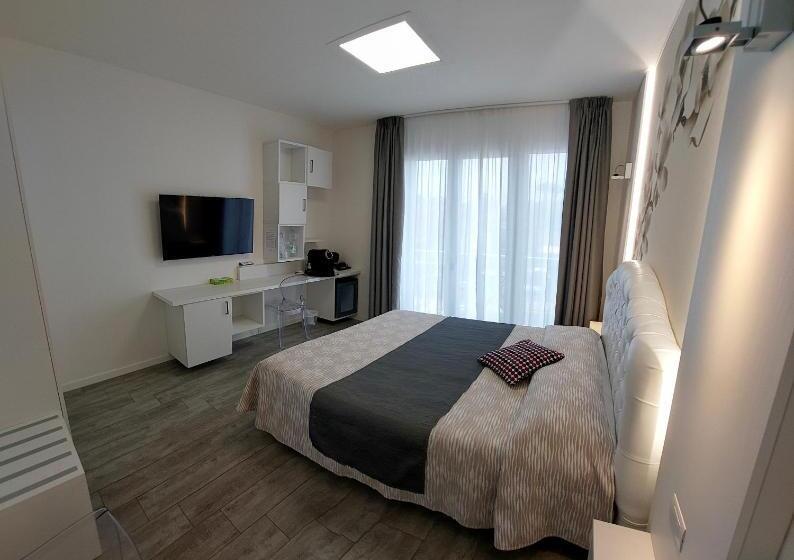 سوئیت 2 خوابه, La Brise