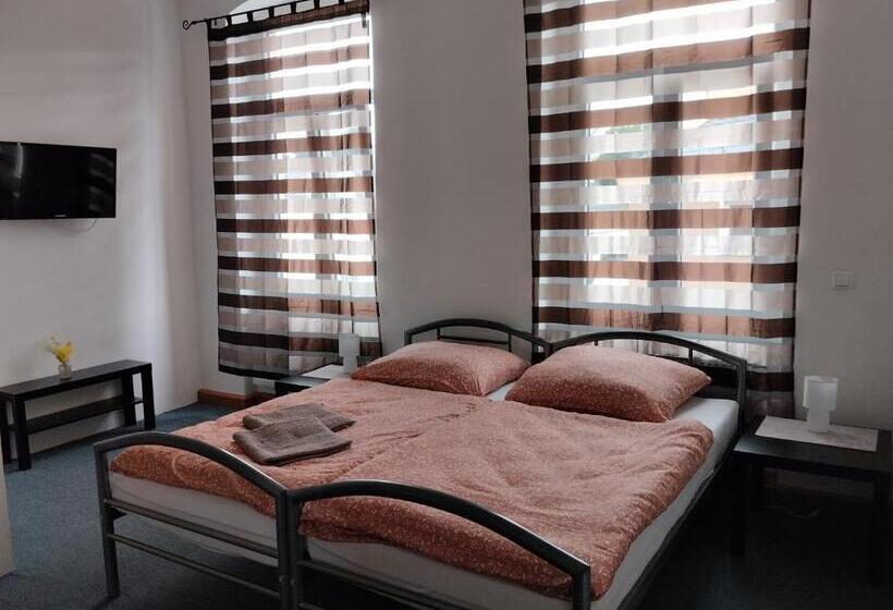 스탠다드 스튜디오, Pension Eberhart