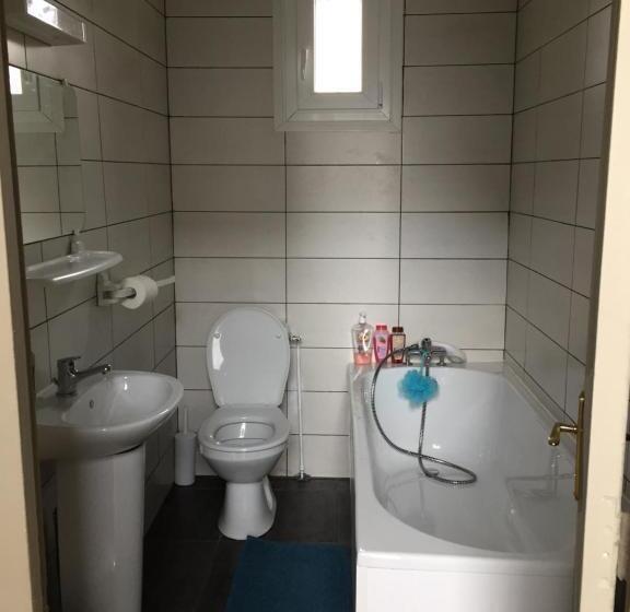 اتاق استاندارد چهار تخته, Venez Dormir Chez Nous #condom#gascogne#d Artagnan#armagnac#le Bonheur Est Dans Le Gers