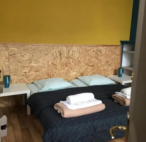 スタンダード4人部屋, Venez Dormir Chez Nous #condom#gascogne#d Artagnan#armagnac#le Bonheur Est Dans Le Gers