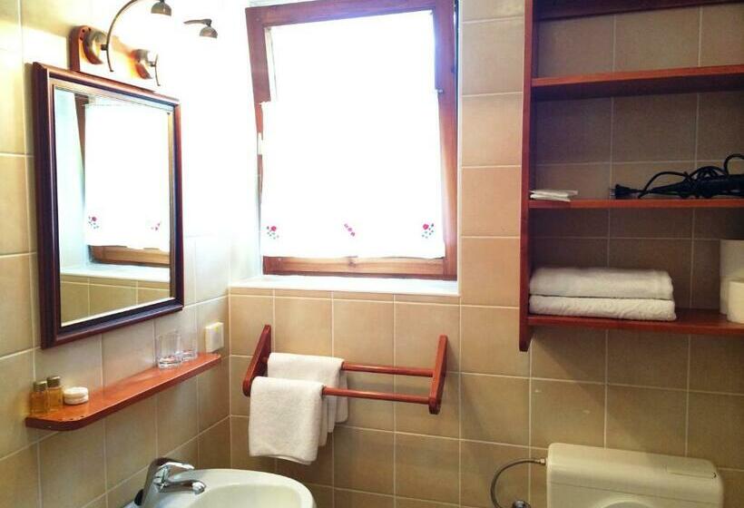 اتاق استاندارد سه نفره, Govc Vršnik