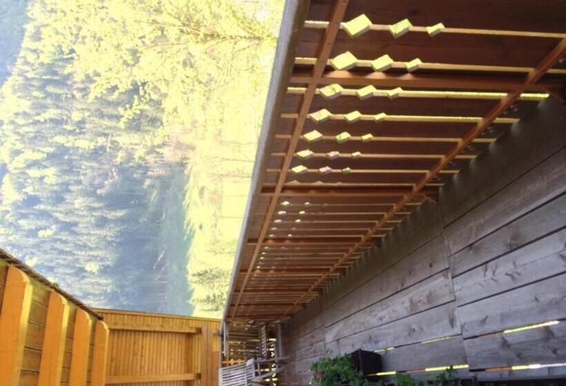 اتاق استاندارد سه نفره, Govc Vršnik