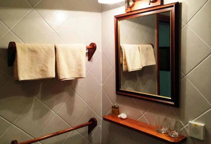 اتاق استاندارد سه نفره, Govc Vršnik