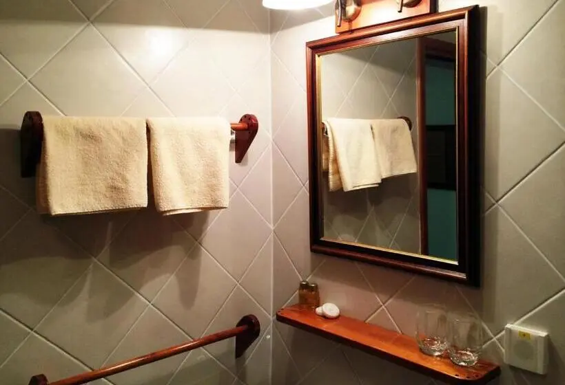 اتاق استاندارد سه نفره, Govc Vršnik
