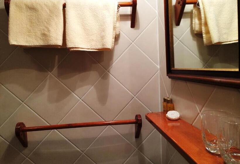 اتاق استاندارد سه نفره, Govc Vršnik