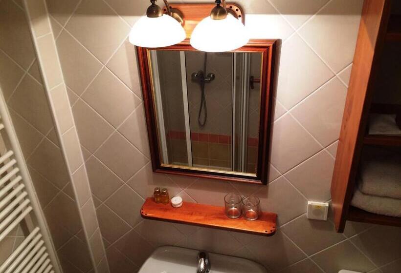 اتاق استاندارد با بالکن, Govc Vršnik