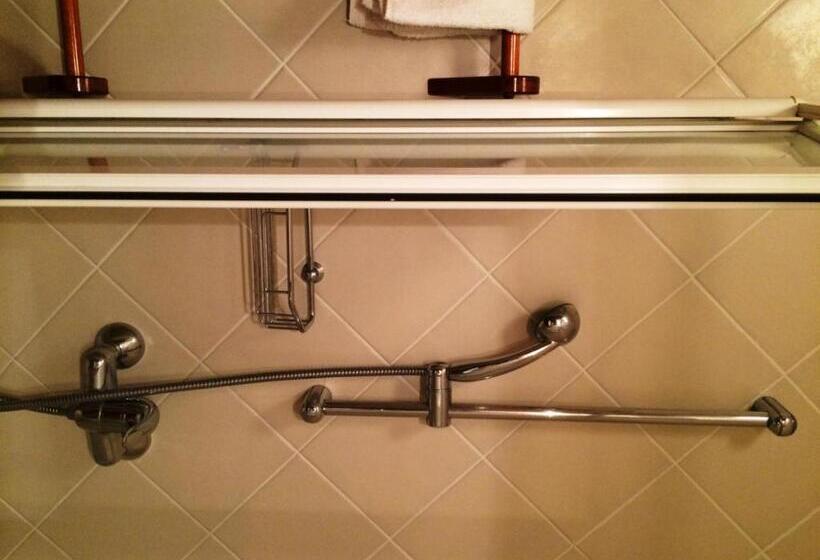 اتاق استاندارد با بالکن, Govc Vršnik