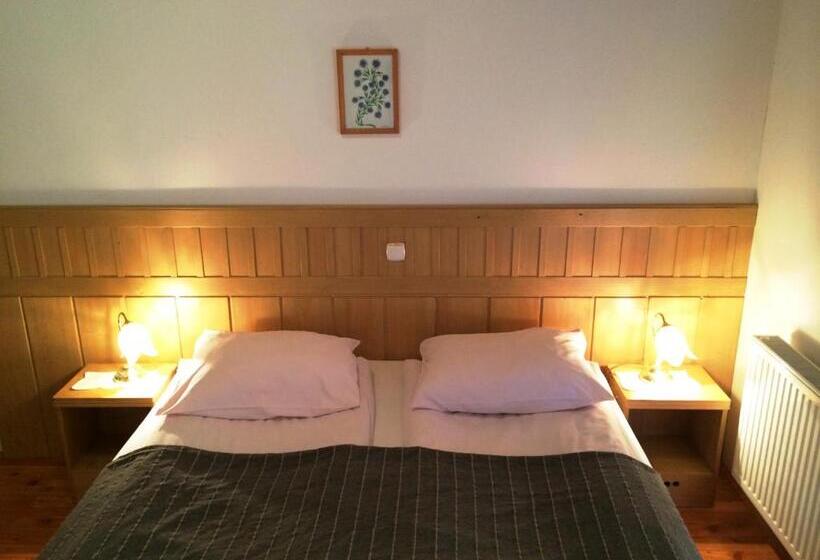 اتاق استاندارد با بالکن, Govc Vršnik