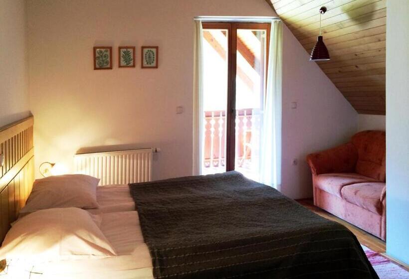 اتاق استاندارد با بالکن, Govc Vršnik