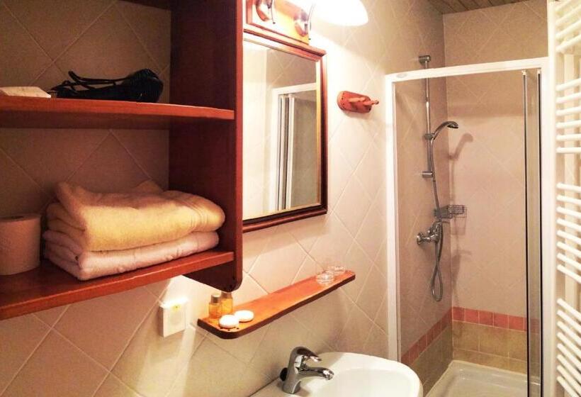 اتاق استاندارد با بالکن, Govc Vršnik