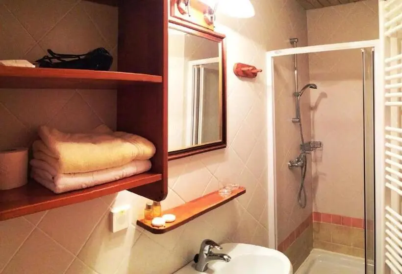 اتاق استاندارد با بالکن, Govc Vršnik