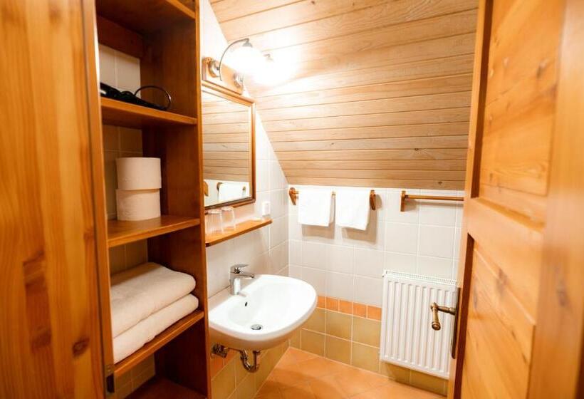 اتاق استاندارد با بالکن, Govc Vršnik