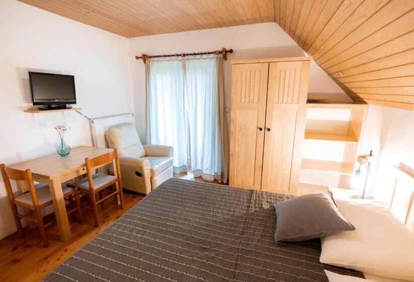 اتاق استاندارد با بالکن, Govc Vršnik