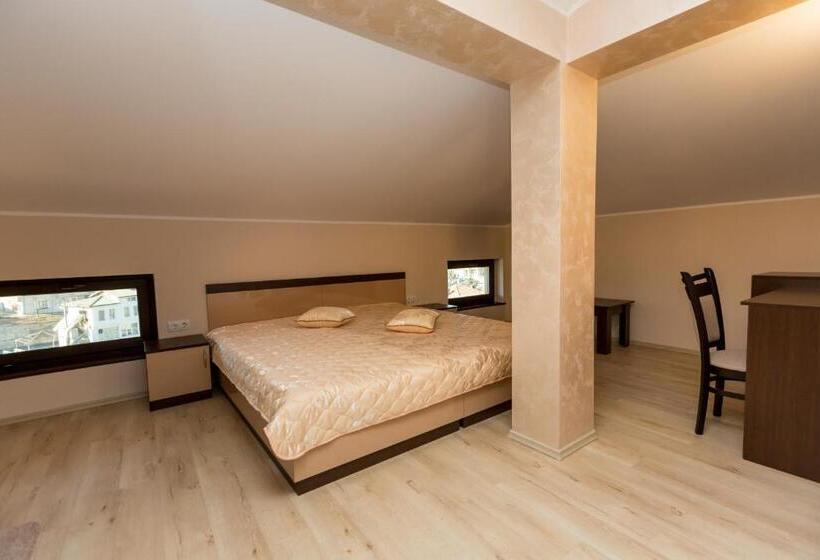 غرفة عائلية, Kristal