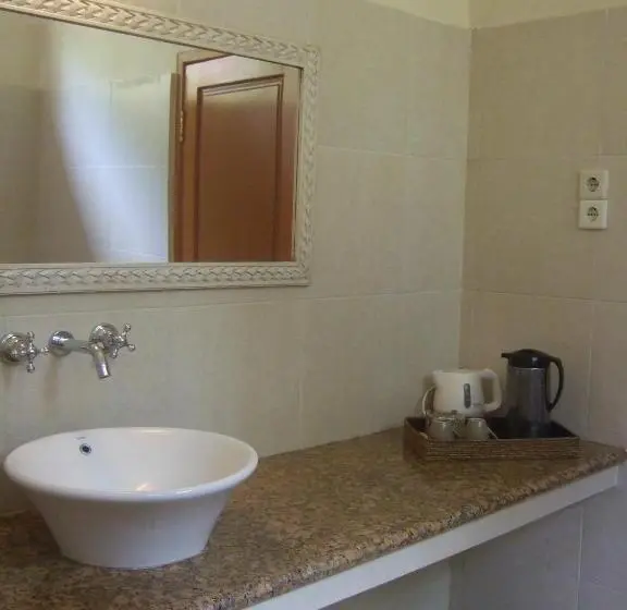 プールビュースタンダードルーム, Guesthouse Rumah Senang