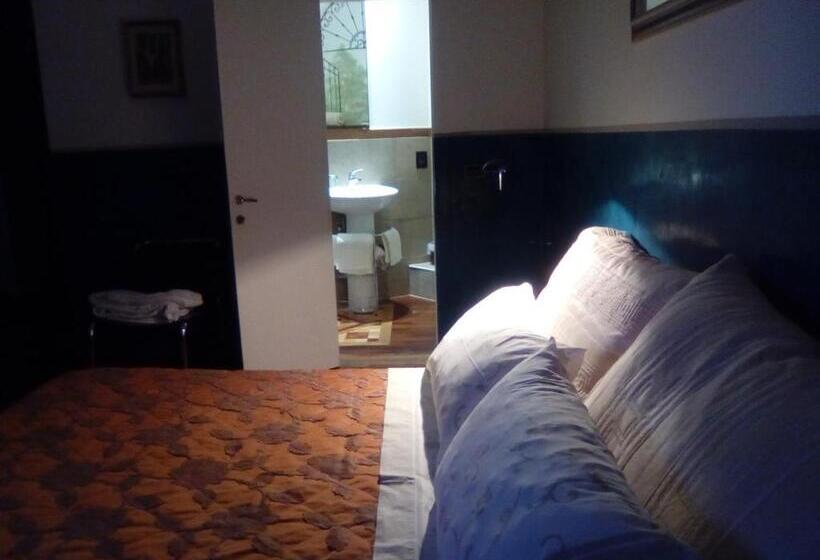 غرفة قياسية مزوَّدة بشُرفة, B&b Il Giovine