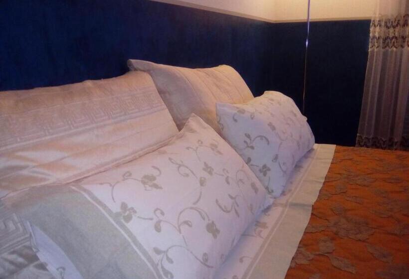 غرفة قياسية مزوَّدة بشُرفة, B&b Il Giovine