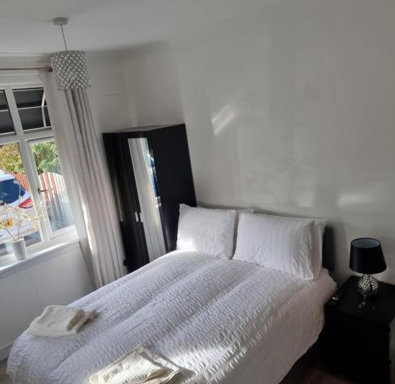 套房, Glenfern Guest House And A Separate Cottage With Its Own Private Hot Tub