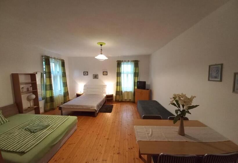 Семейный Номер Вид на Сад, Penzionek U Františka