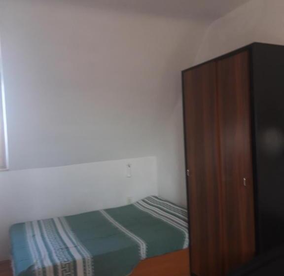 ガーデンビューファミリールーム, Zsigmond Ház