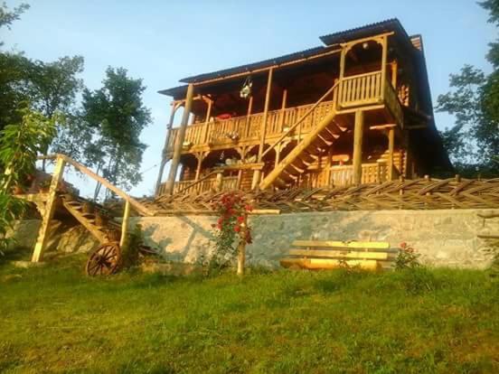 침실 2개 아파트, Pensiunea La Gorgan