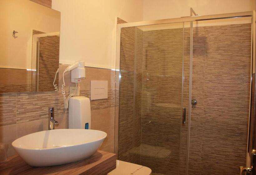 舒适型房间, Alexander