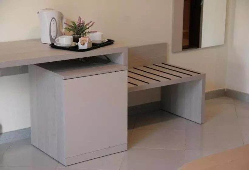 اتاق راحتی, Alexander