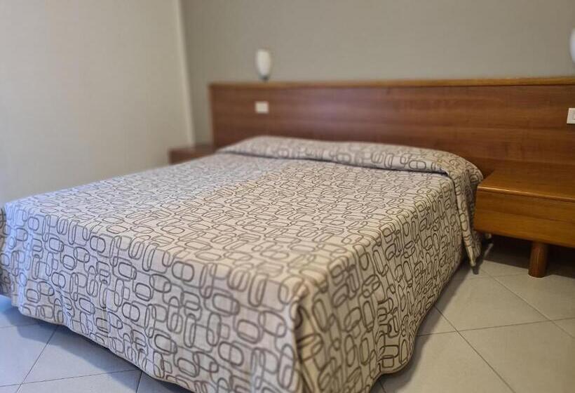 基本间, Alexander