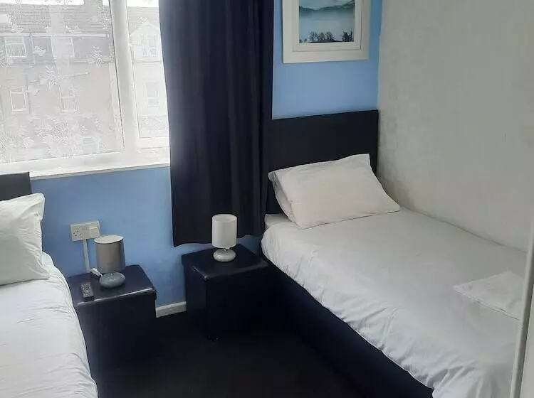 Standard Kolmen Hengen Huone, Alfies