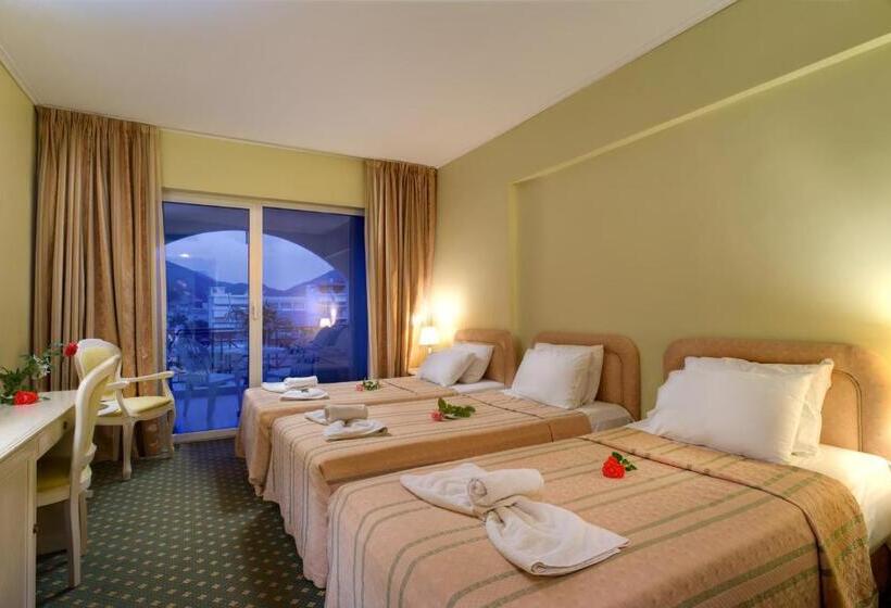 غرفة قياسية ثلاثية, Angelika Pallas