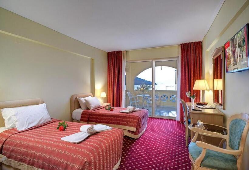 غرفة قياسية مطلّة علي البحر, Angelika Pallas