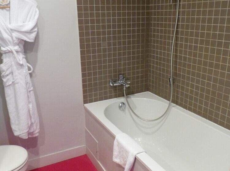 Quarto Triplo Estandar, Bliss Hôtel