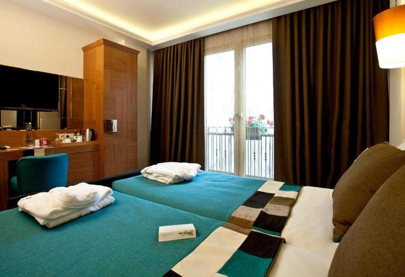 スタンダードルーム, Collage Taksim