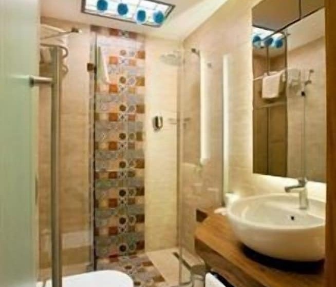 スタンダードルーム, Collage Taksim