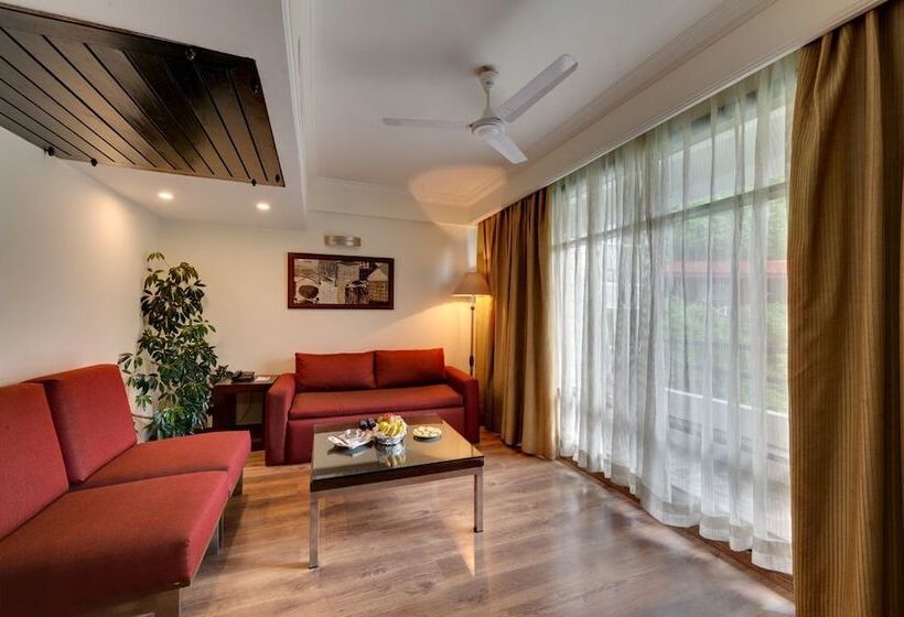 سوییت لوکس, Combermere