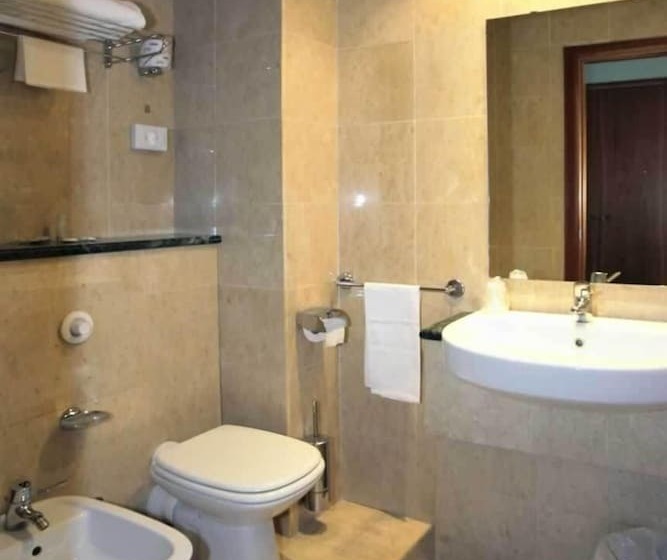 اتاق لوکس, De Paris