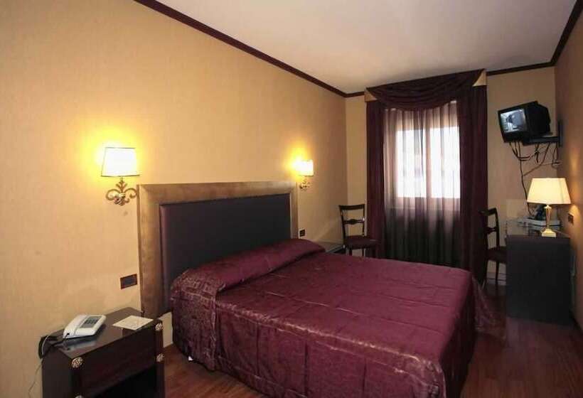 اتاق لوکس, De Paris