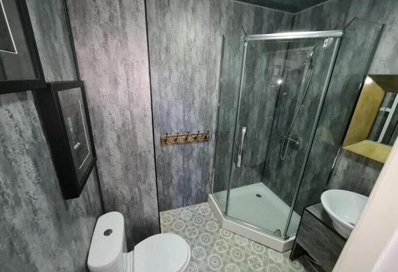 Номер Стандарт, Elmora House