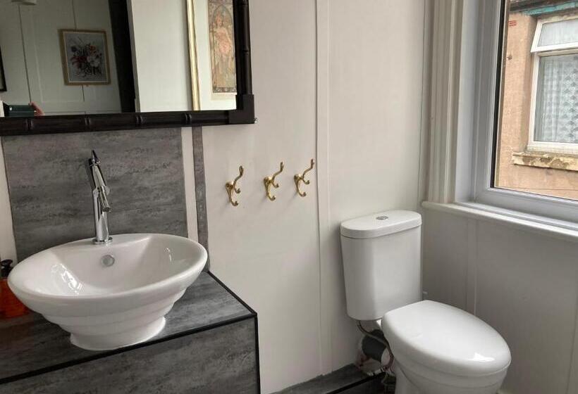 Номер Basic, Elmora House