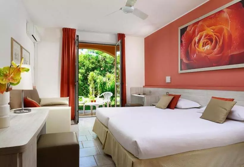 コンフォートトリプルルーム, Garden Toscana Resort