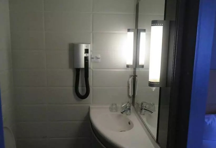 اتاق استاندارد با چشم‌انداز دریا, Ibis Oran Les Falaises